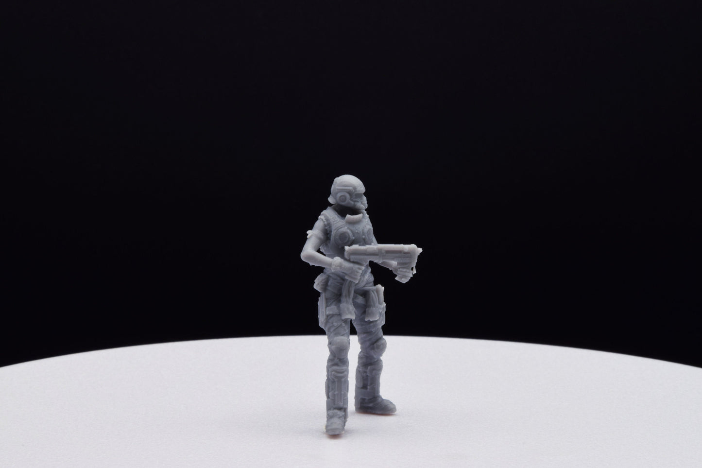 Gears Of War Lizzie Carmine Miniature - TheSTLSmith - 3D Printed with high quality resin for Skirmish/D&D games