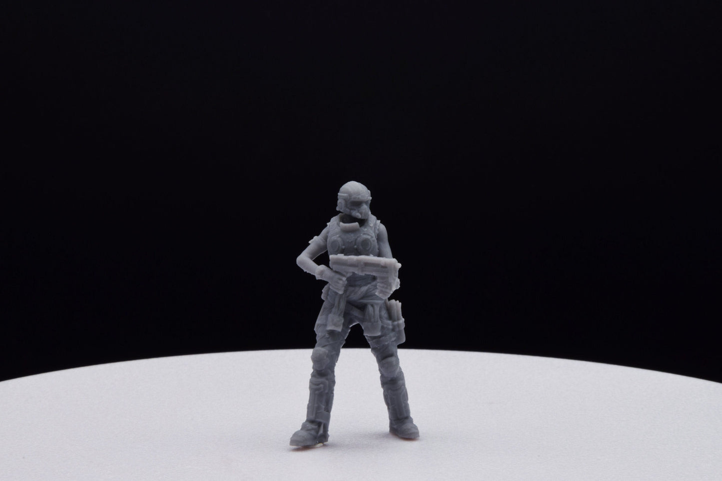 Gears Of War Lizzie Carmine Miniature - TheSTLSmith - 3D Printed with high quality resin for Skirmish/D&D games