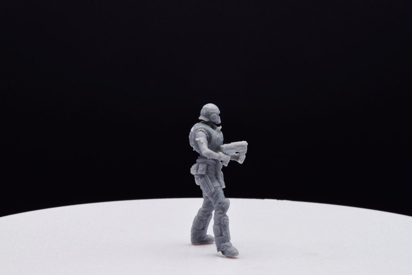 Gears Of War Lizzie Carmine Miniature - TheSTLSmith - 3D Printed with high quality resin for Skirmish/D&D games