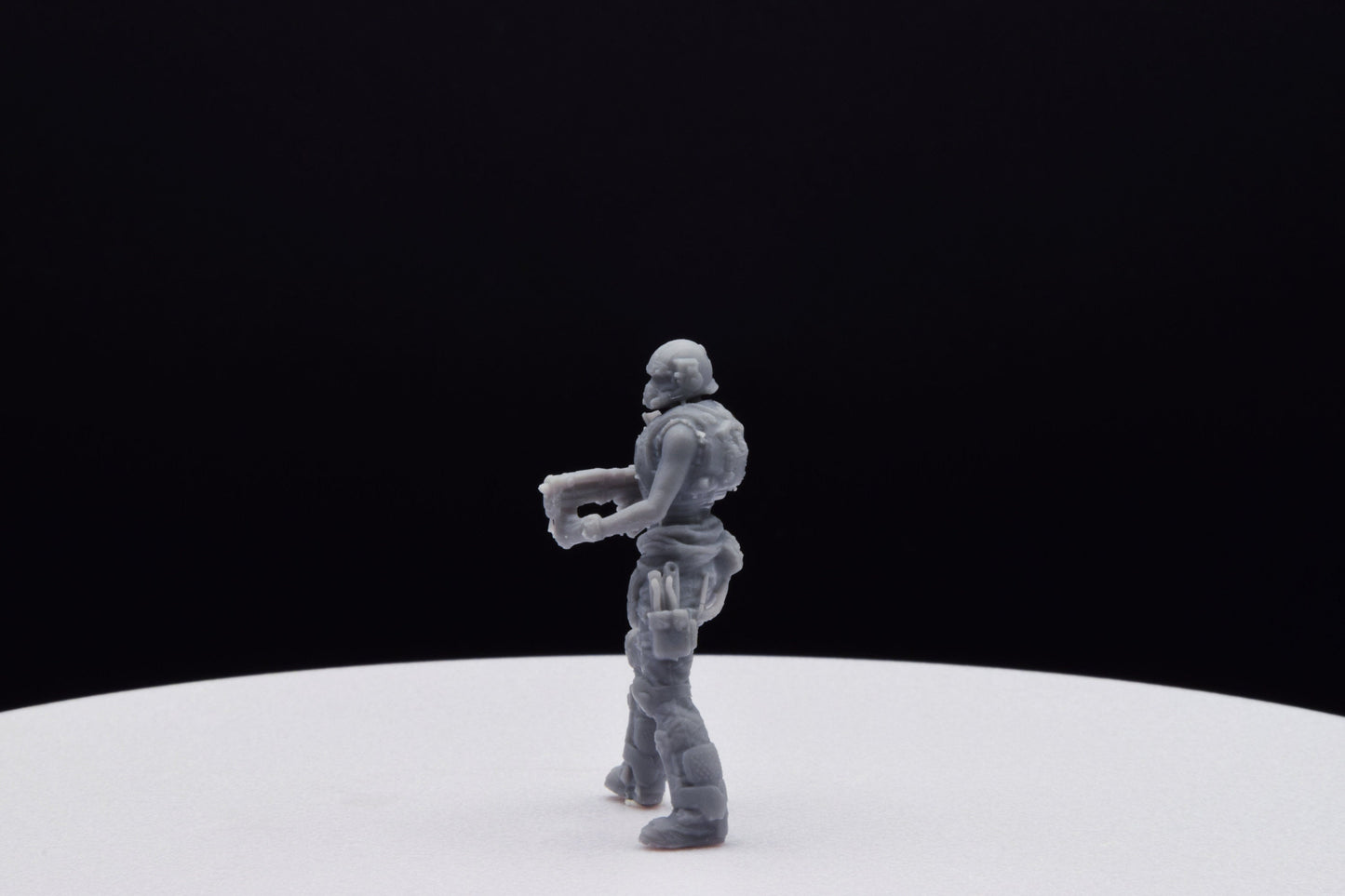 Gears Of War Lizzie Carmine Miniature - TheSTLSmith - 3D Printed with high quality resin for Skirmish/D&D games