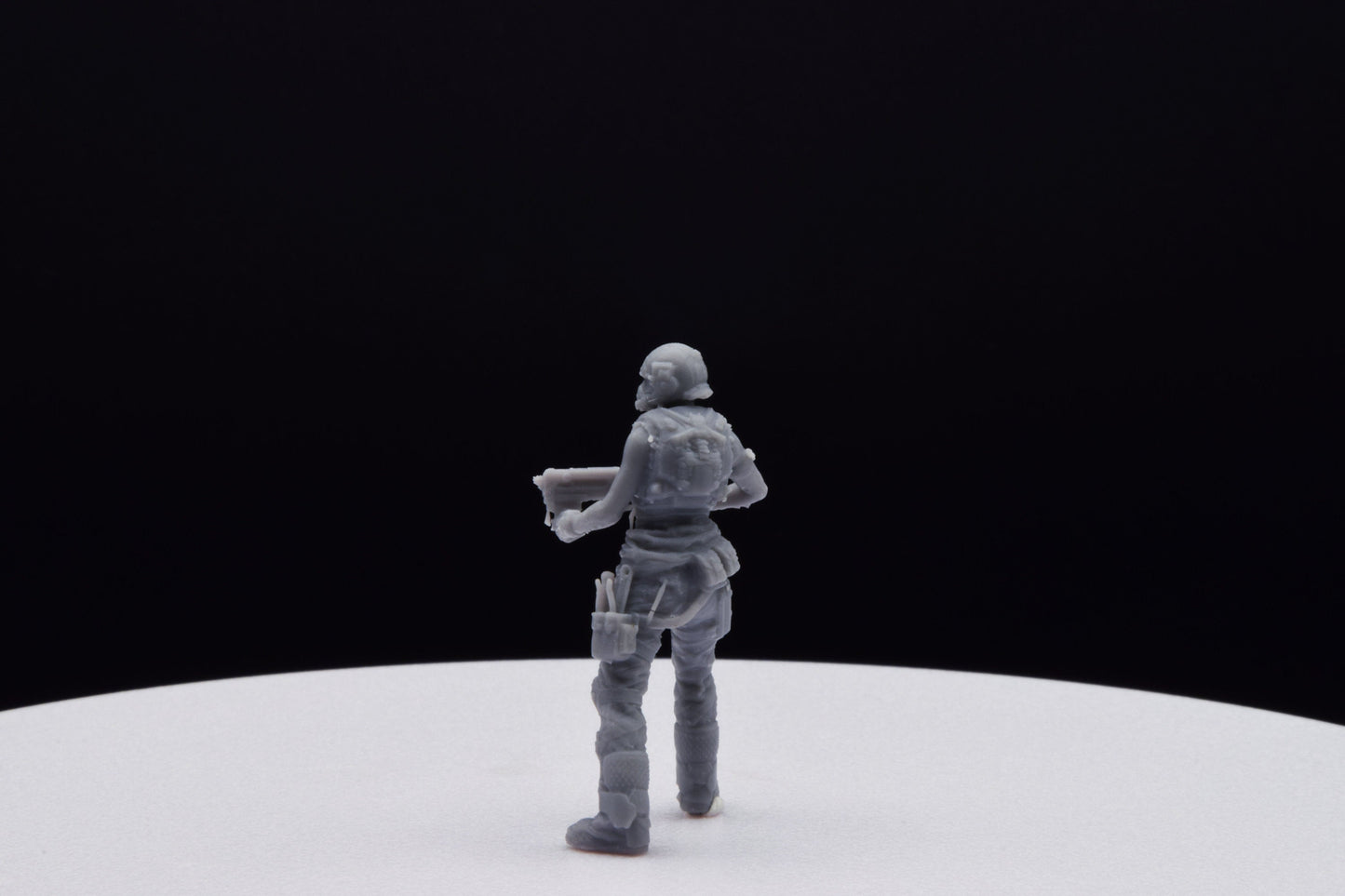 Gears Of War Lizzie Carmine Miniature - TheSTLSmith - 3D Printed with high quality resin for Skirmish/D&D games