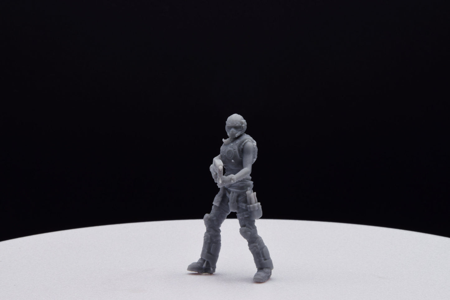 Gears Of War Lizzie Carmine Miniature - TheSTLSmith - 3D Printed with high quality resin for Skirmish/D&D games