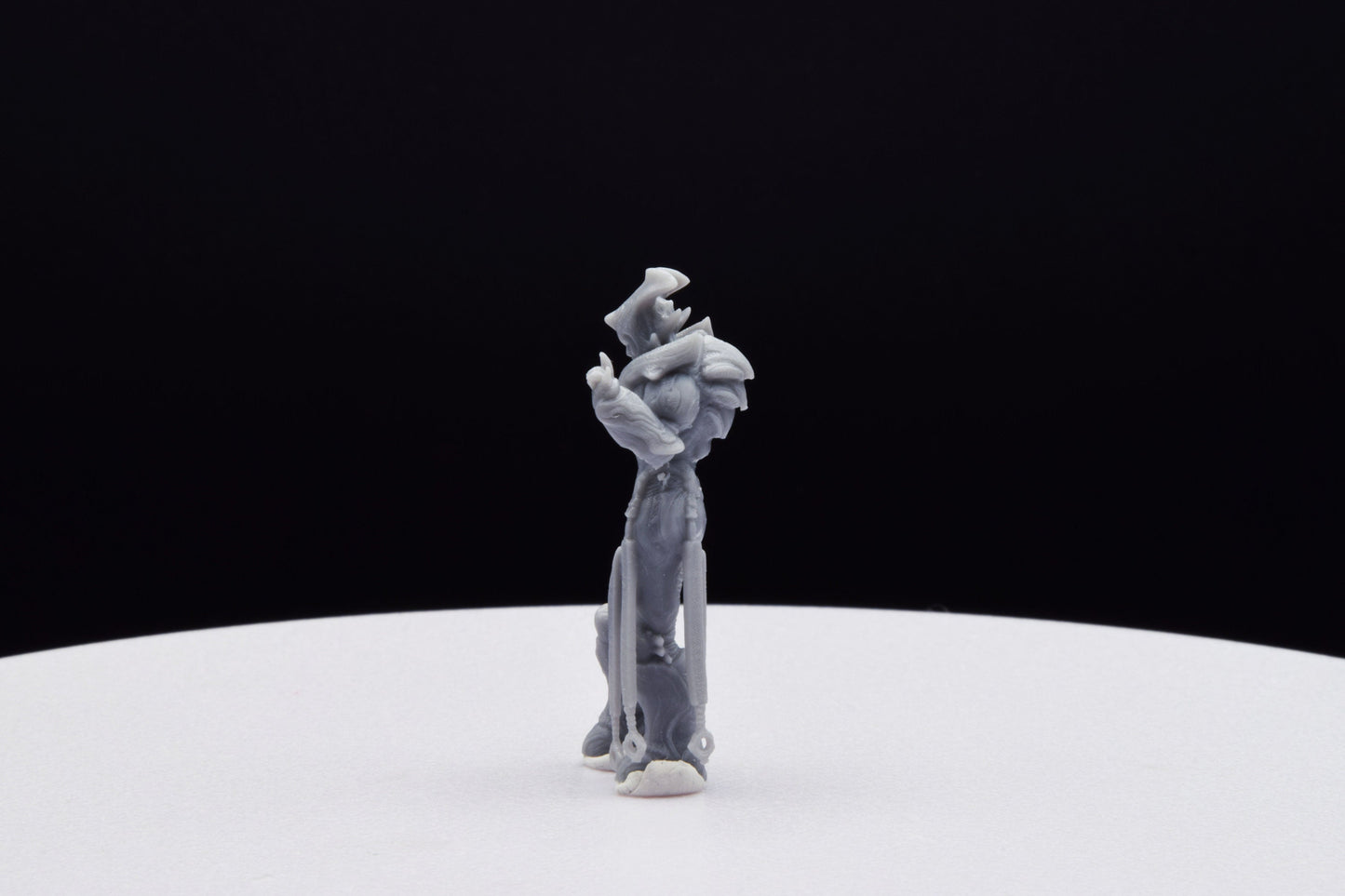 Gears Of War Queen Myrrah Armoured Ot Miniature - TheSTLSmith - 3D Printed with high quality resin for Skirmish/D&D games
