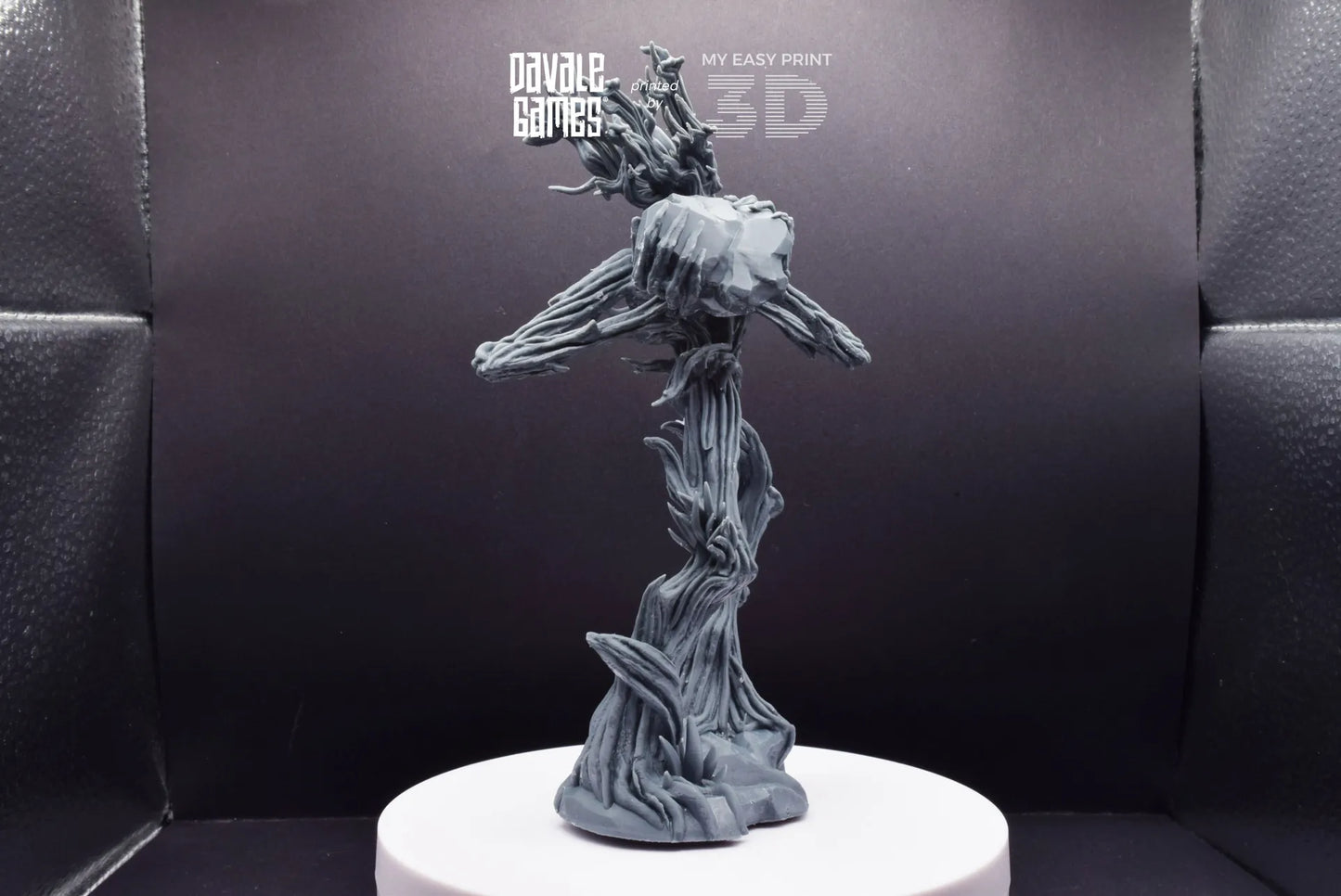 Tree Walker throwing rock - Davale Games - 3D Printed with high quality resin for LOTR/D&D games