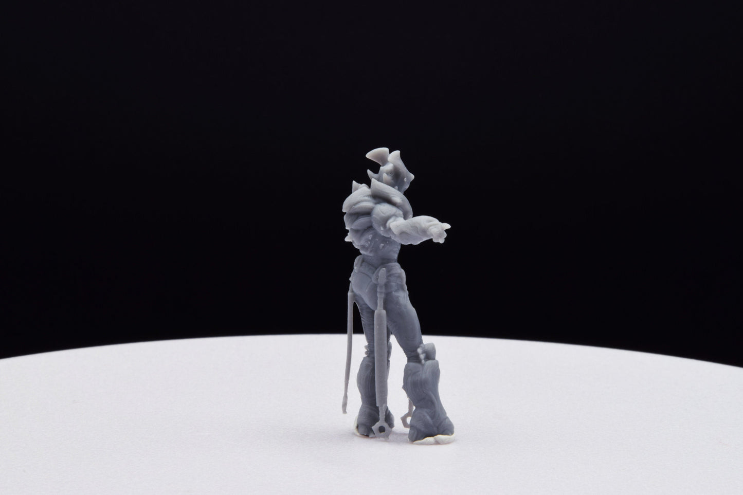 Gears Of War Queen Myrrah Armoured Ot Miniature - TheSTLSmith - 3D Printed with high quality resin for Skirmish/D&D games