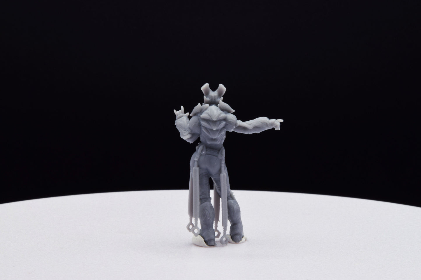 Gears Of War Queen Myrrah Armoured Ot Miniature - TheSTLSmith - 3D Printed with high quality resin for Skirmish/D&D games