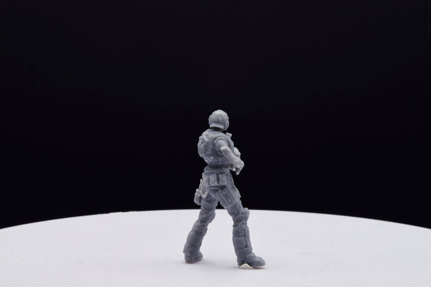 Gears Of War Lizzie Carmine Miniature - TheSTLSmith - 3D Printed with high quality resin for Skirmish/D&D games
