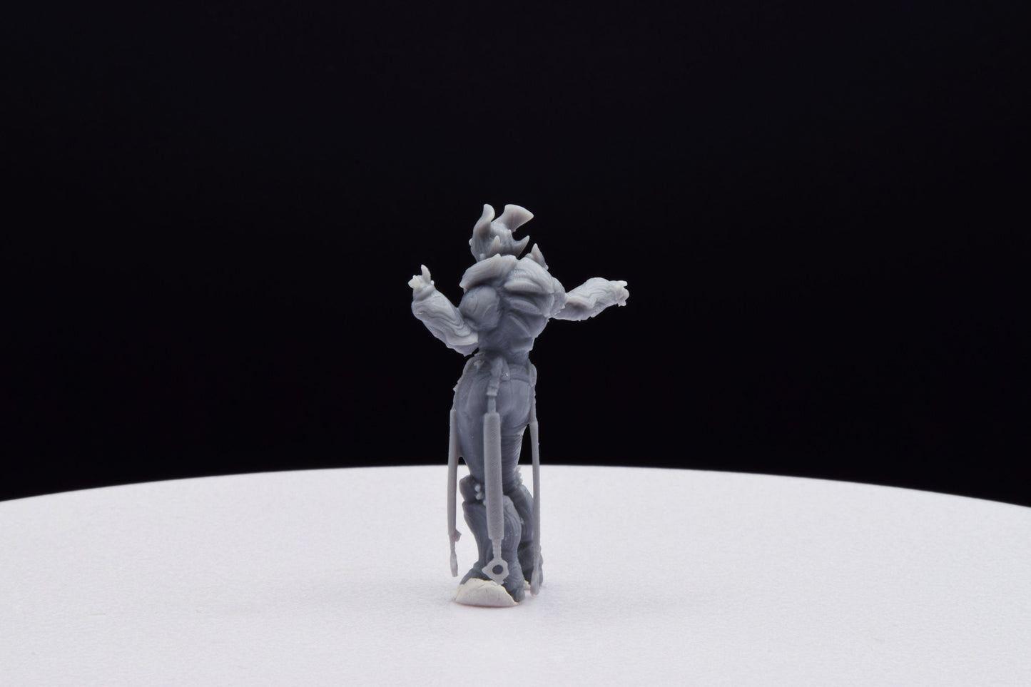 Gears Of War Queen Myrrah Armoured Ot Miniature - TheSTLSmith - 3D Printed with high quality resin for Skirmish/D&D games