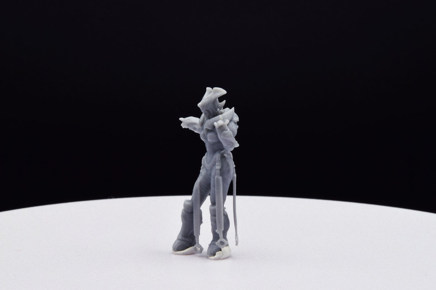 Gears Of War Queen Myrrah Armoured Ot Miniature - TheSTLSmith - 3D Printed with high quality resin for Skirmish/D&D games