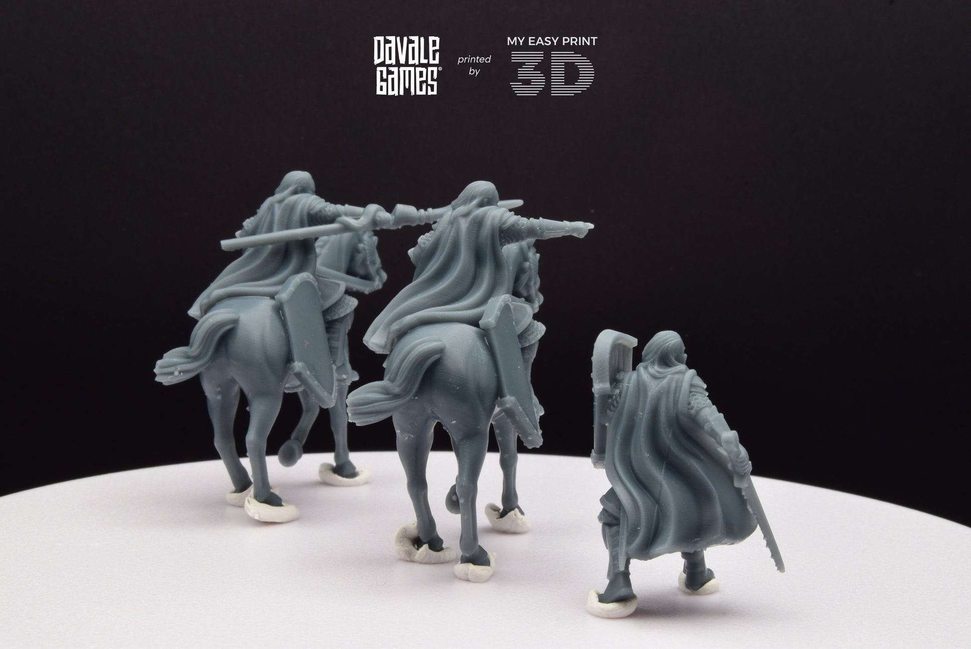 High Human Captain - Foot and Mounted - Davale Games - 3D Printed with high quality resin for LOTR/D&D games