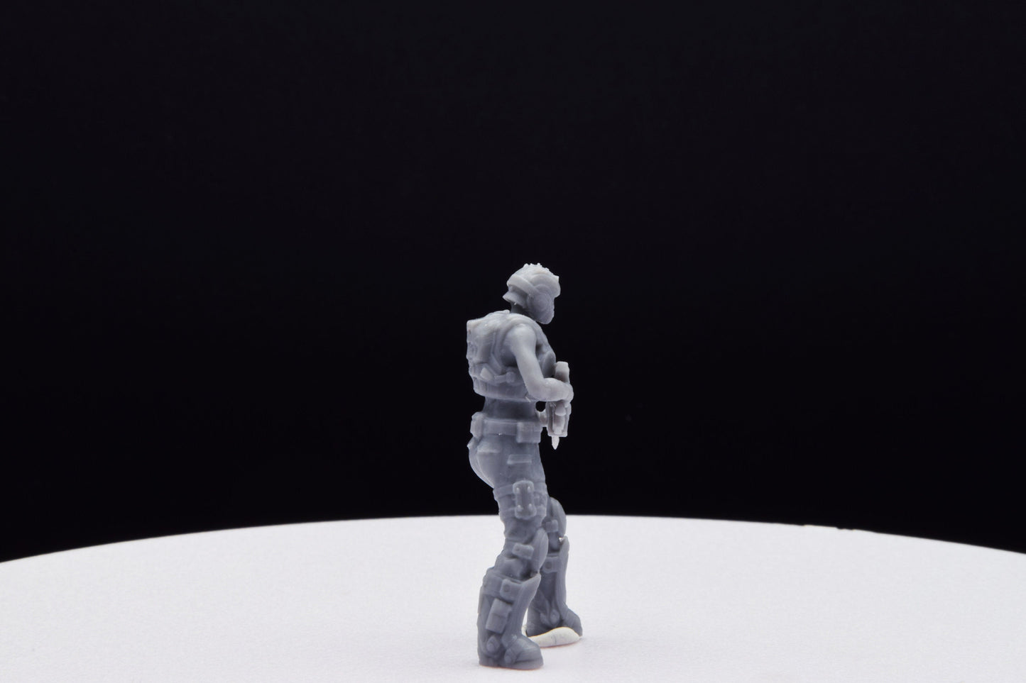 Gears Of War COG Summer Female Miniature - TheSTLSmith - 3D Printed with high quality resin for Skirmish/D&D games
