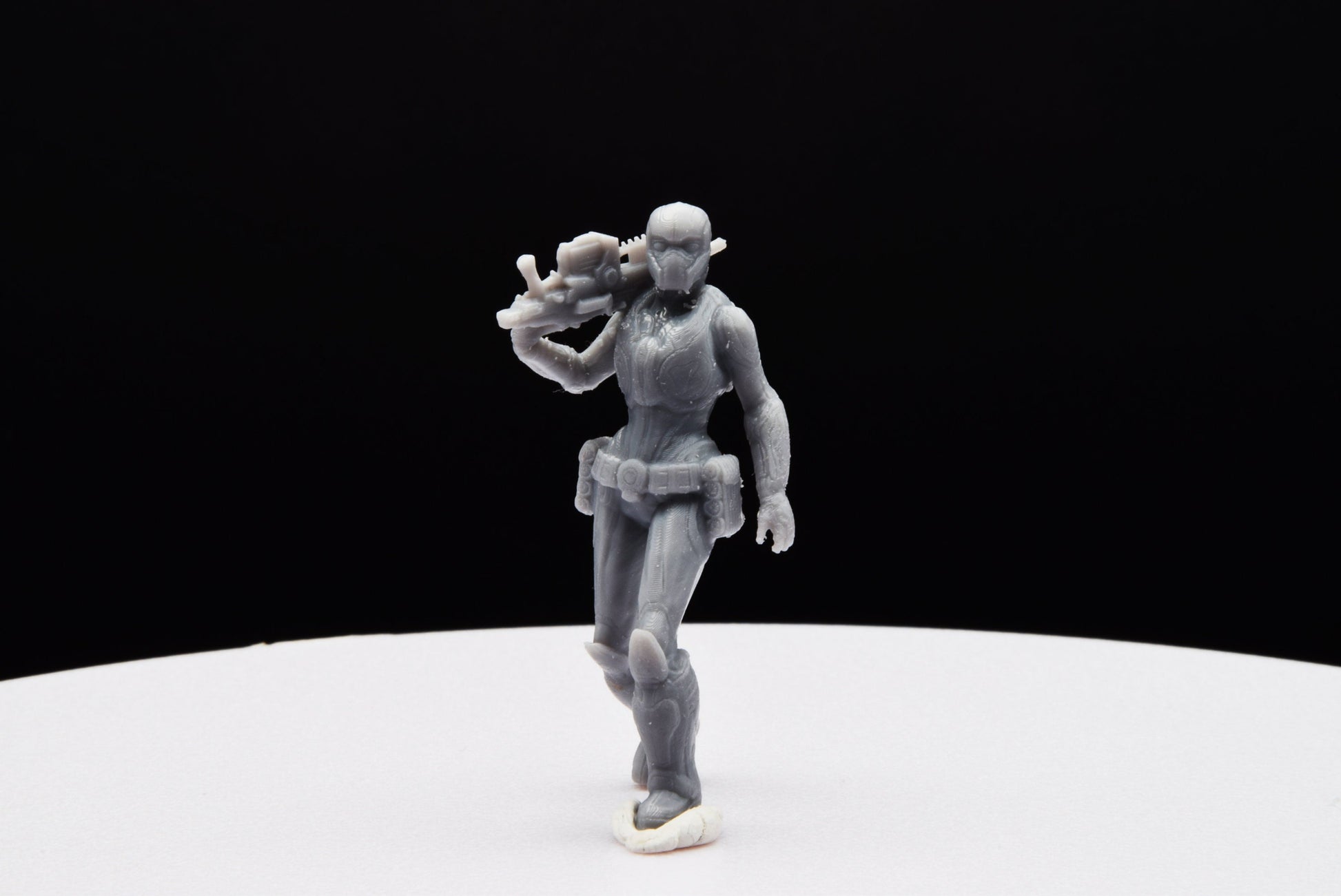 Gears Of War Onyx Guard Female - TheSTLSmith - 3D Printed with high quality resin for Skirmish/D&D games