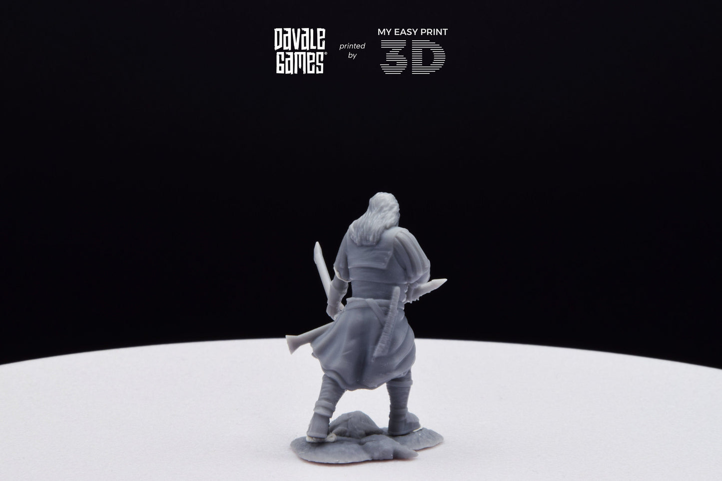 Outrider blood handed captain with two swords - Davale Games - 3D Printed with high quality resin for LOTR/D&D games