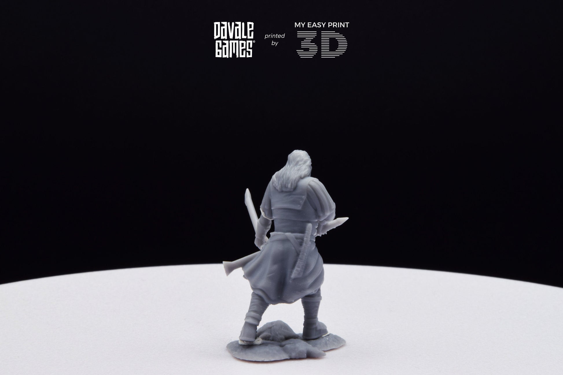 Outrider blood handed captain with two swords - Davale Games - 3D Printed with high quality resin for LOTR/D&D games
