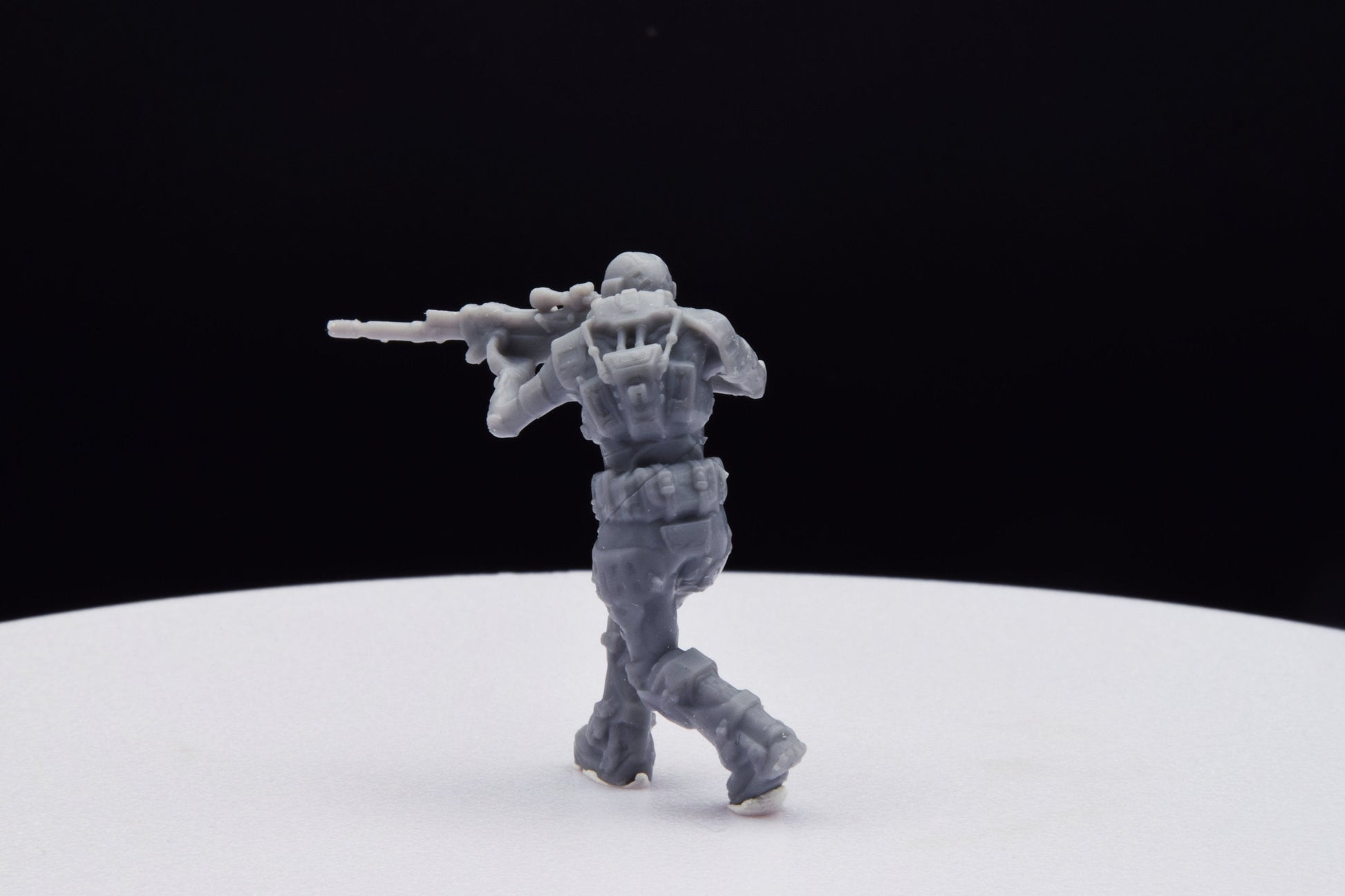 Gears Of War UIR Soldier Female [4] Miniature - TheSTLSmith - 3D Printed with high quality resin for Skirmish/D&D games