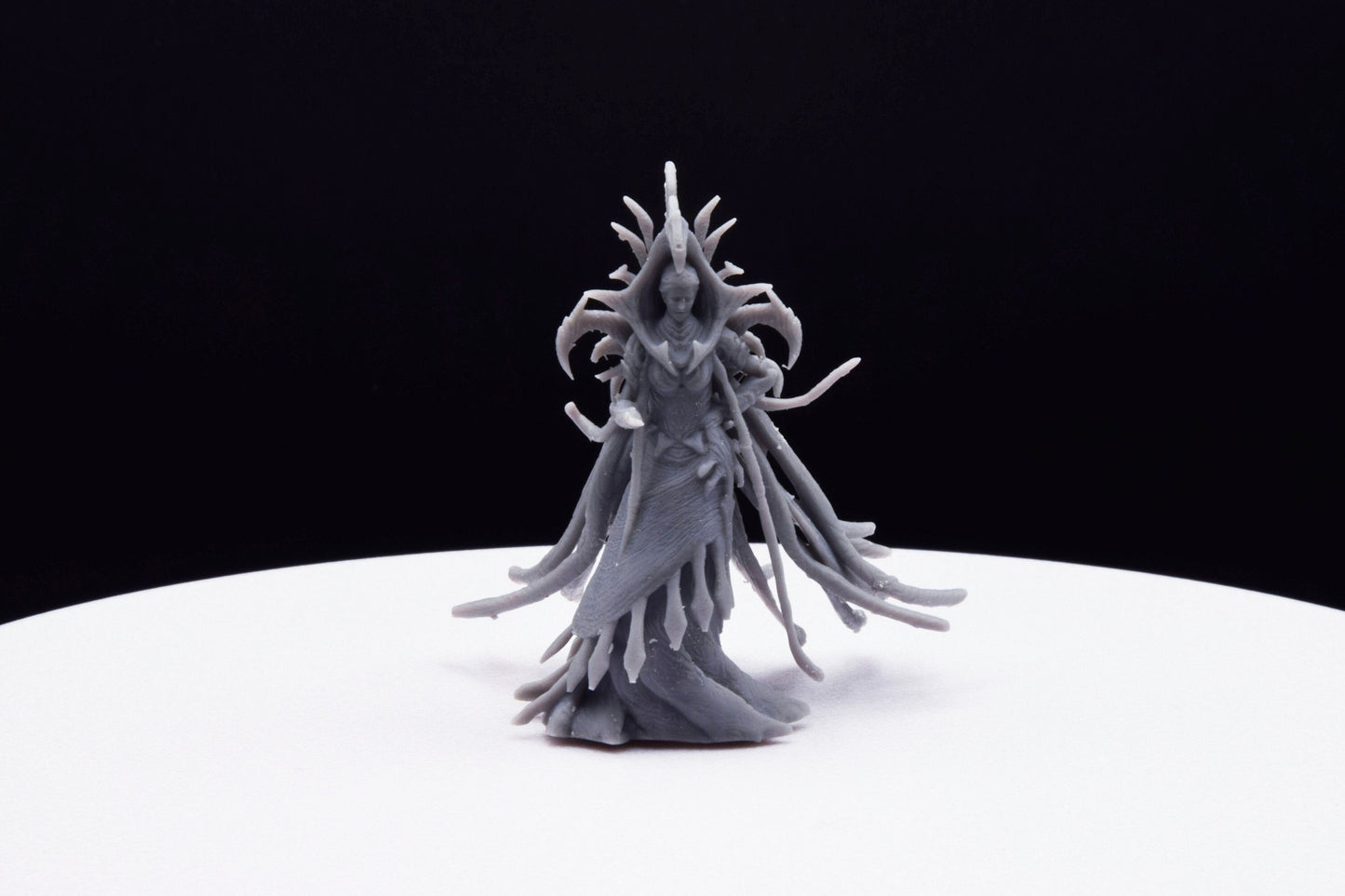 Gears Of War Queen Myrrah Ot Miniature - TheSTLSmith - 3D Printed with high quality resin for Skirmish/D&D games