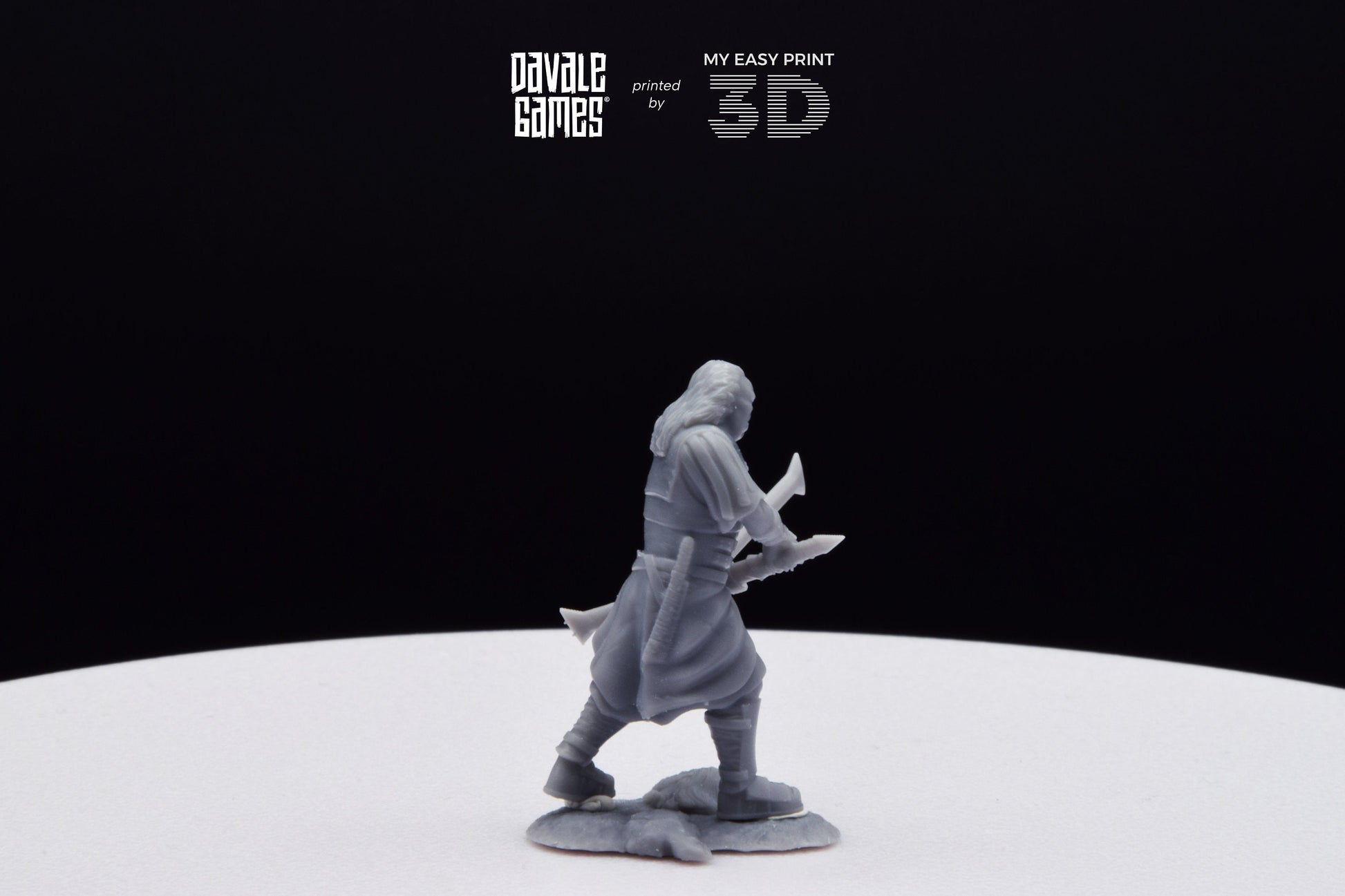 Outrider blood handed captain with two swords - Davale Games - 3D Printed with high quality resin for LOTR/D&D games