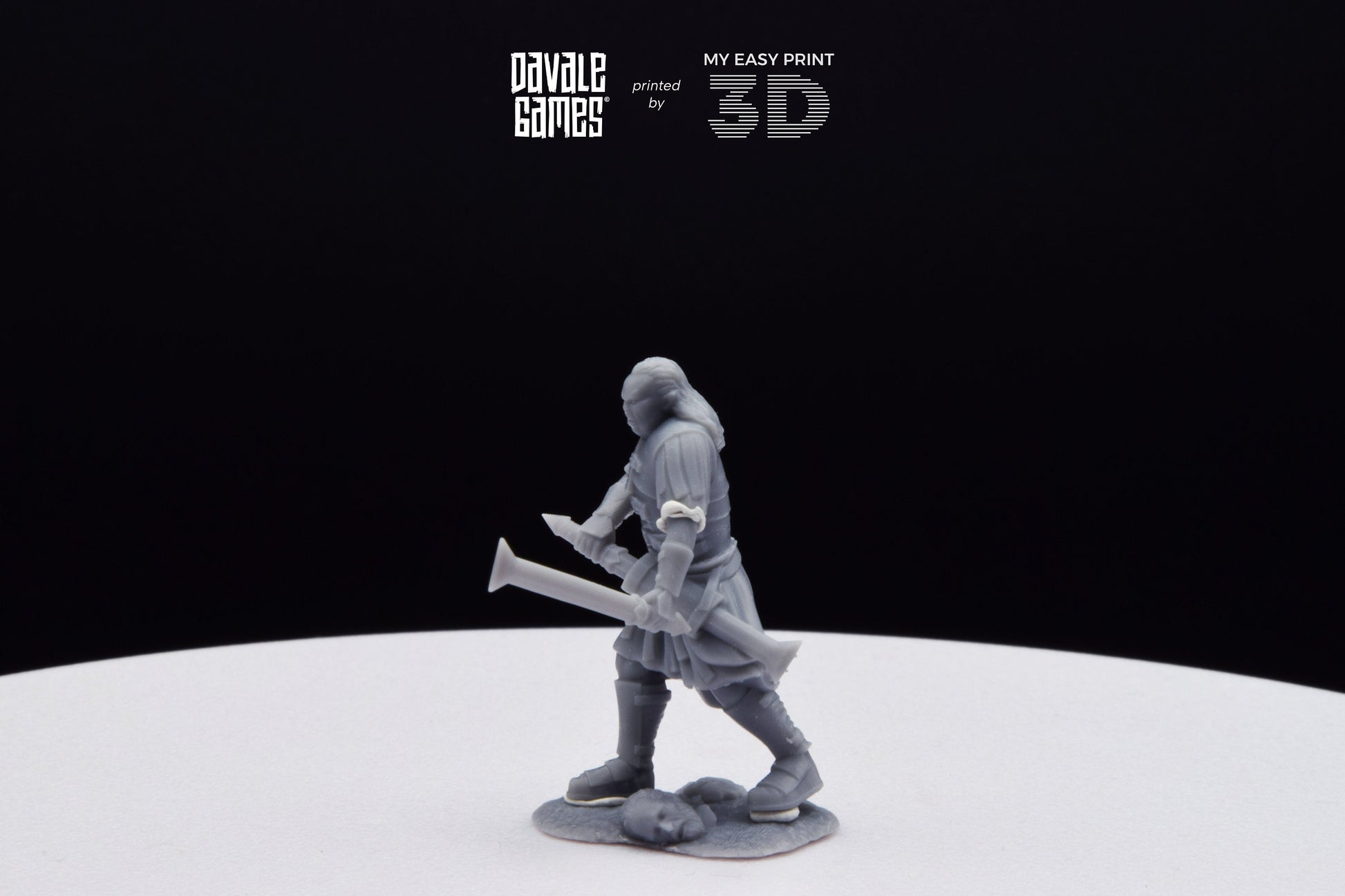 Outrider blood handed captain with two swords - Davale Games - 3D Printed with high quality resin for LOTR/D&D games