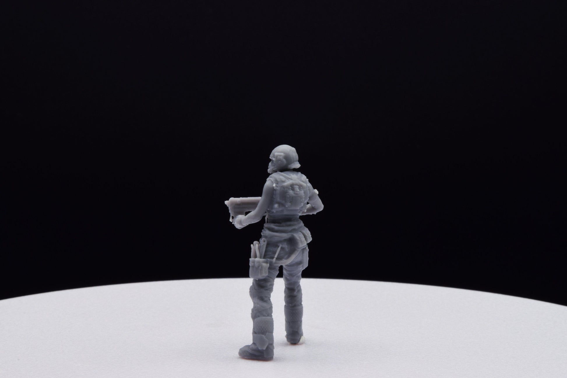 Gears Of War Lizzie Carmine Miniature - TheSTLSmith - 3D Printed with high quality resin for Skirmish/D&D games