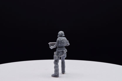 Gears Of War Lizzie Carmine Miniature - TheSTLSmith - 3D Printed with high quality resin for Skirmish/D&D games
