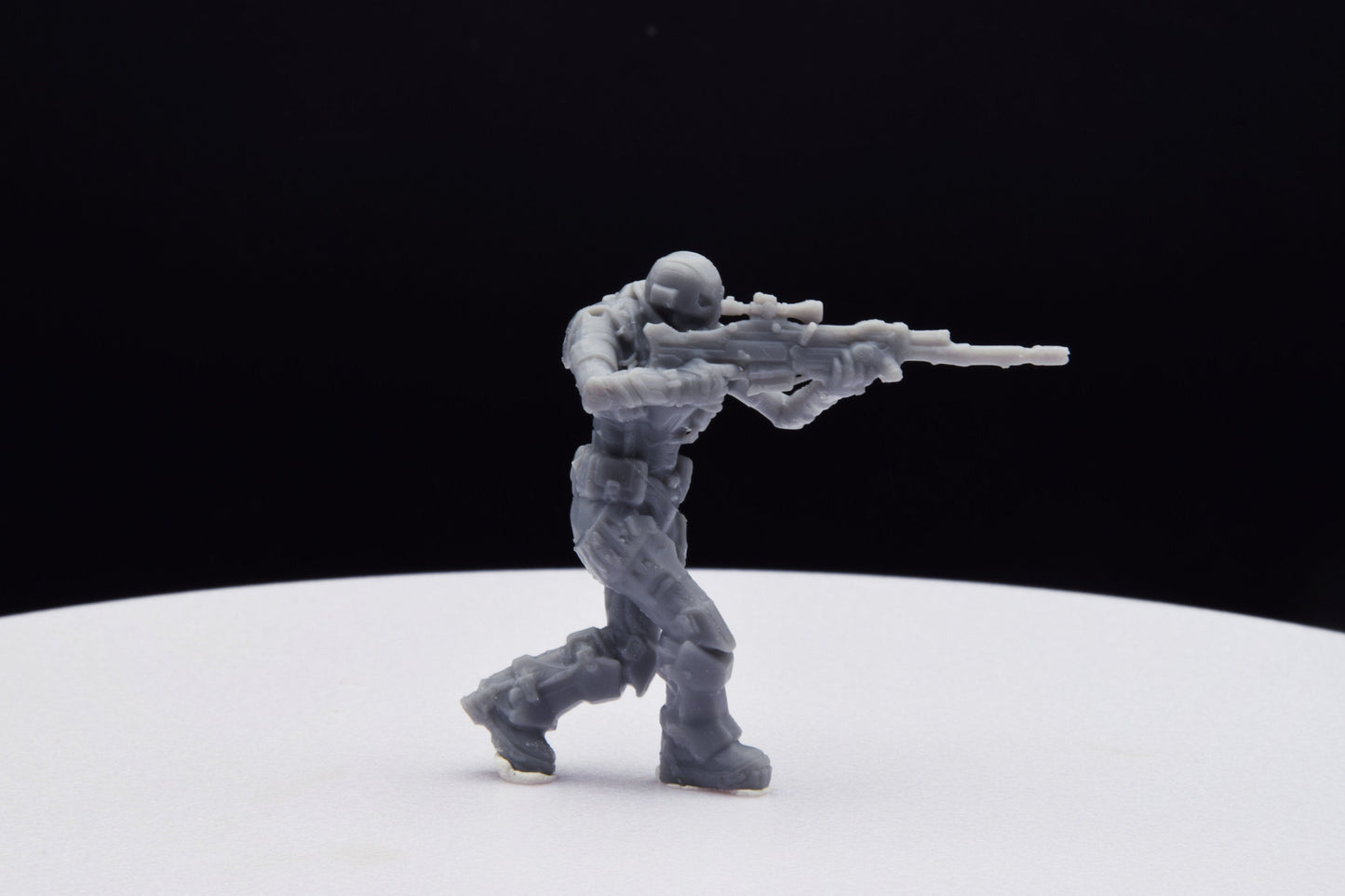 Gears Of War UIR Soldier Female [4] Miniature - TheSTLSmith - 3D Printed with high quality resin for Skirmish/D&D games