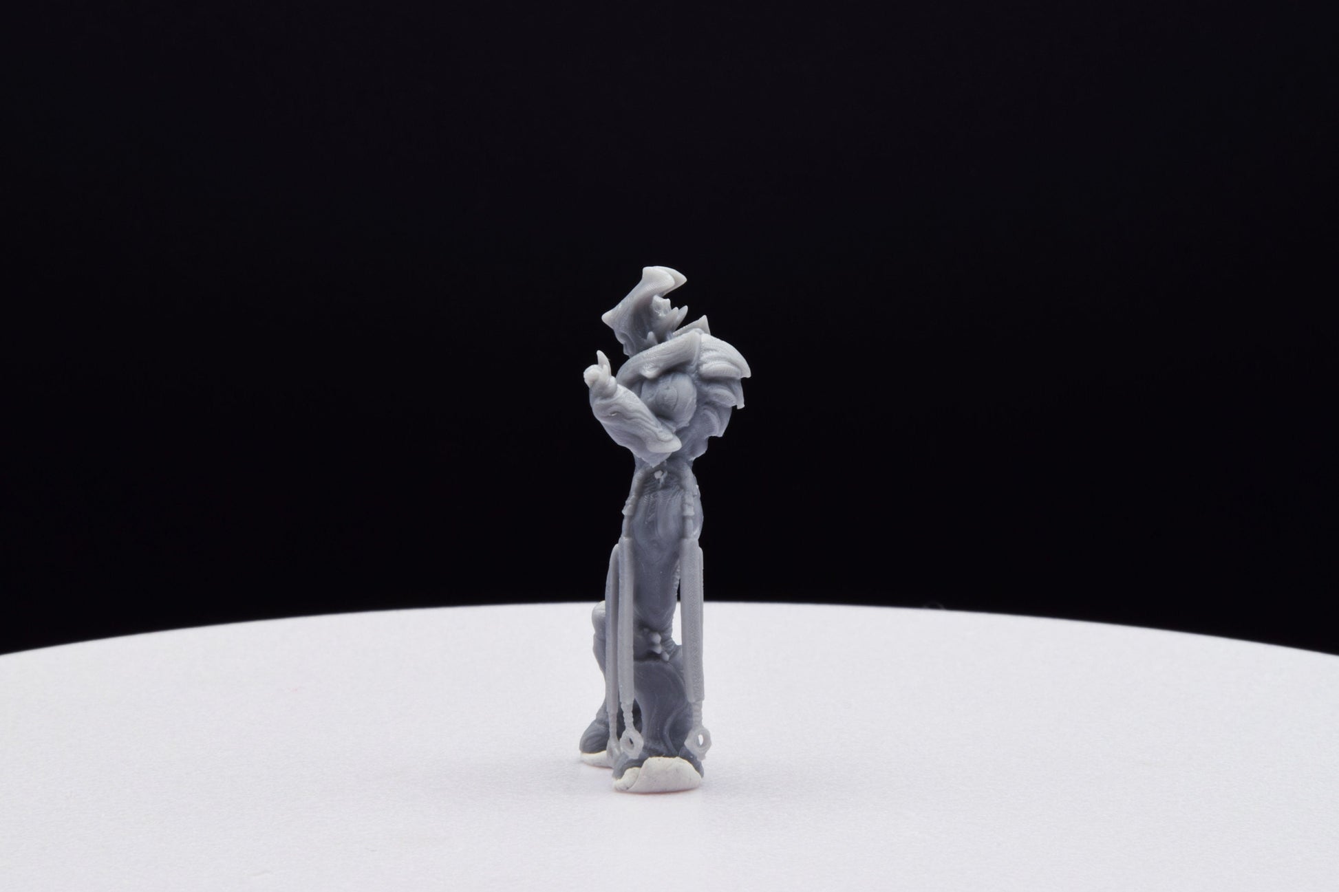 Gears Of War Queen Myrrah Armoured Ot Miniature - TheSTLSmith - 3D Printed with high quality resin for Skirmish/D&D games