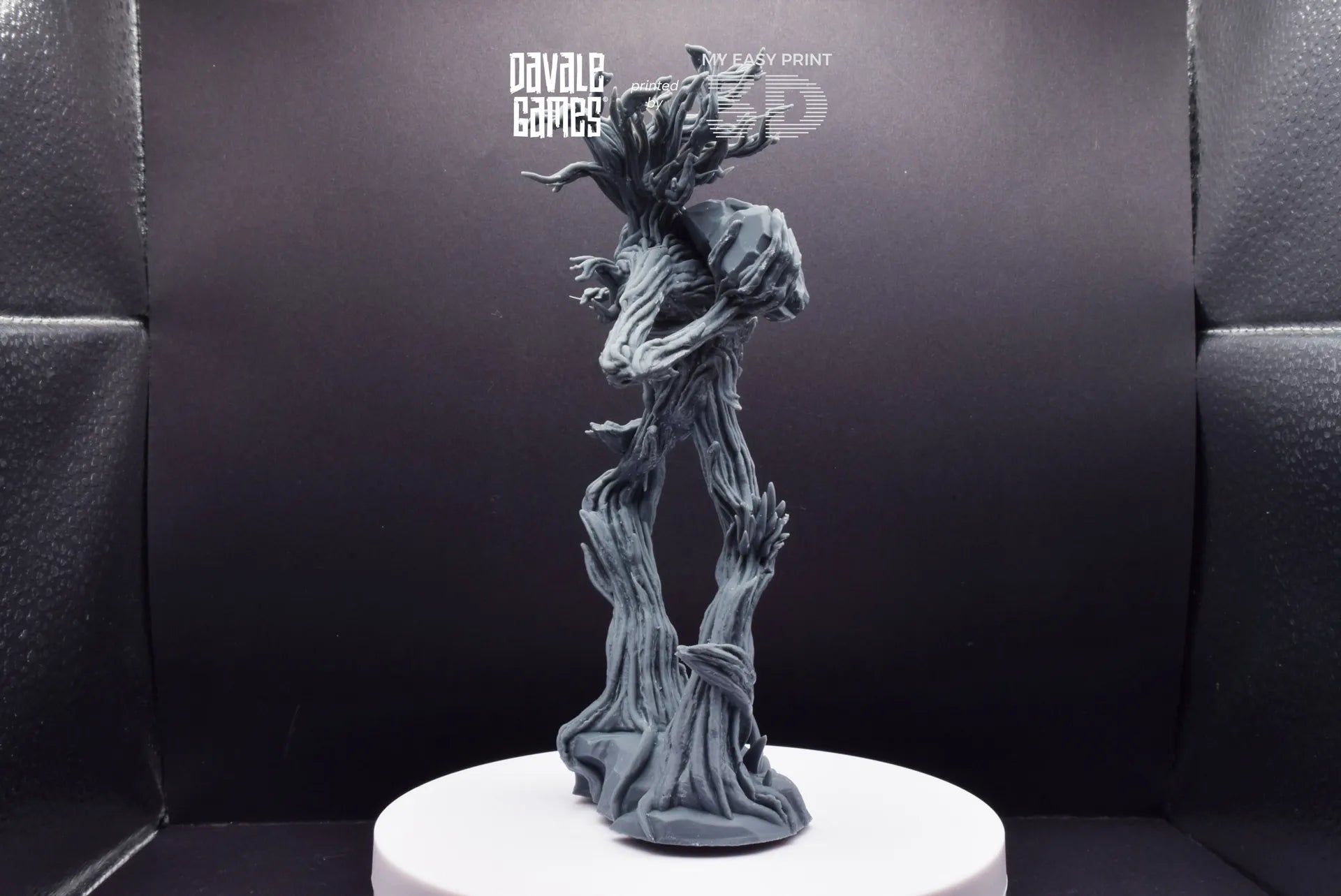 Tree Walker throwing rock - Davale Games - 3D Printed with high quality resin for LOTR/D&D games