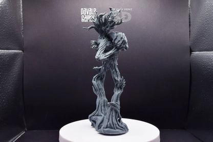 Tree Walker throwing rock - Davale Games - 3D Printed with high quality resin for LOTR/D&D games
