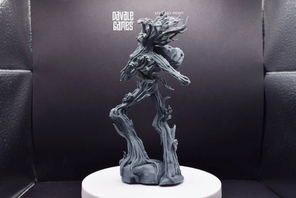 Tree Walker throwing rock - Davale Games - 3D Printed with high quality resin for LOTR/D&D games