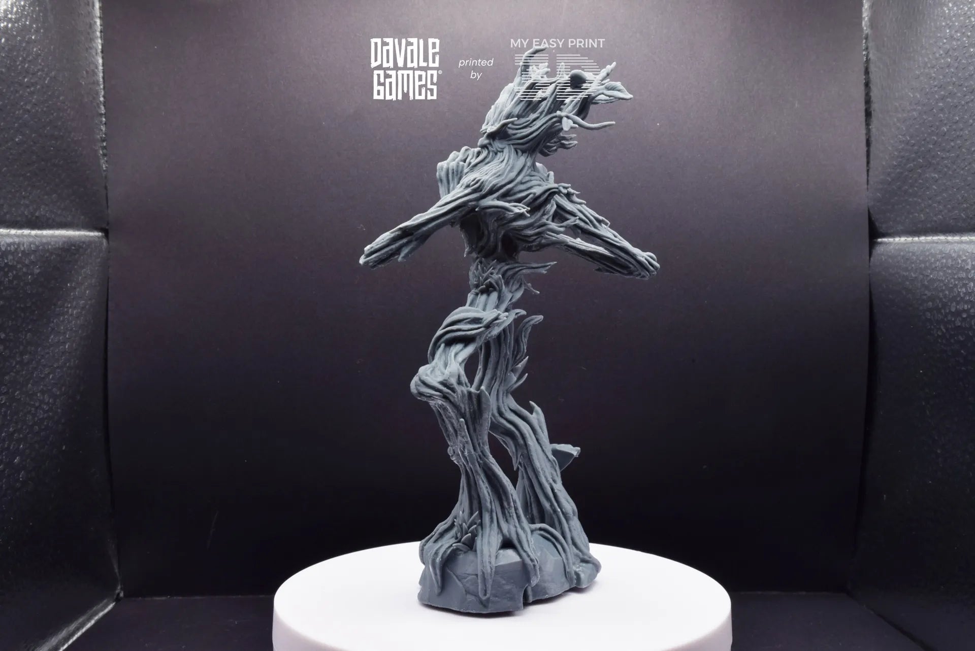 Tree Walker throwing rock - Davale Games - 3D Printed with high quality resin for LOTR/D&D games