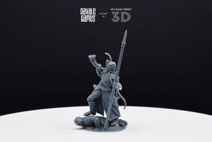 Galanthir Elves Warrior with Horn and Spear - Davale Games - 3D Printed with high quality resin for LOTR/D&D games