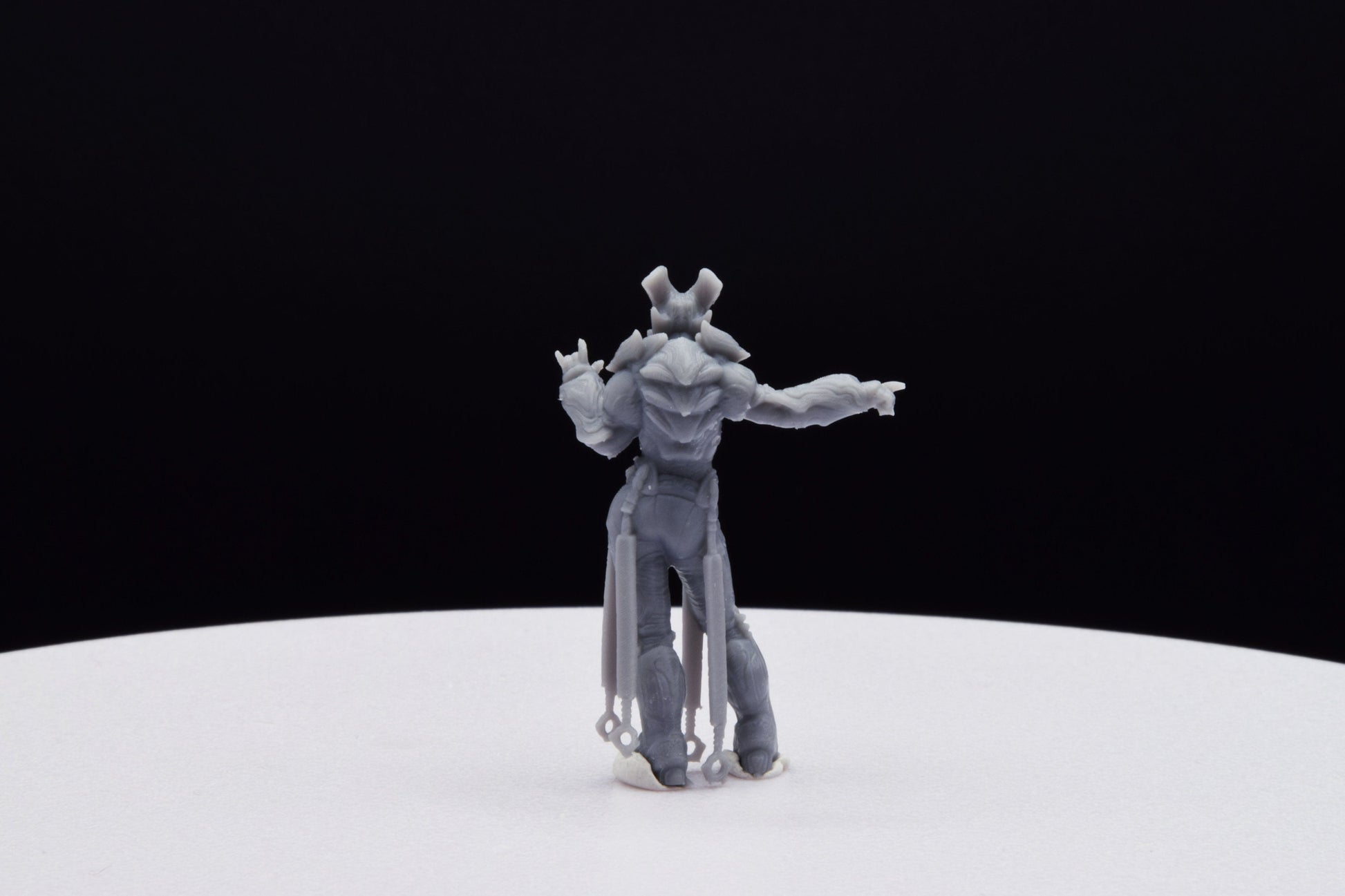 Gears Of War Queen Myrrah Armoured Ot Miniature - TheSTLSmith - 3D Printed with high quality resin for Skirmish/D&D games