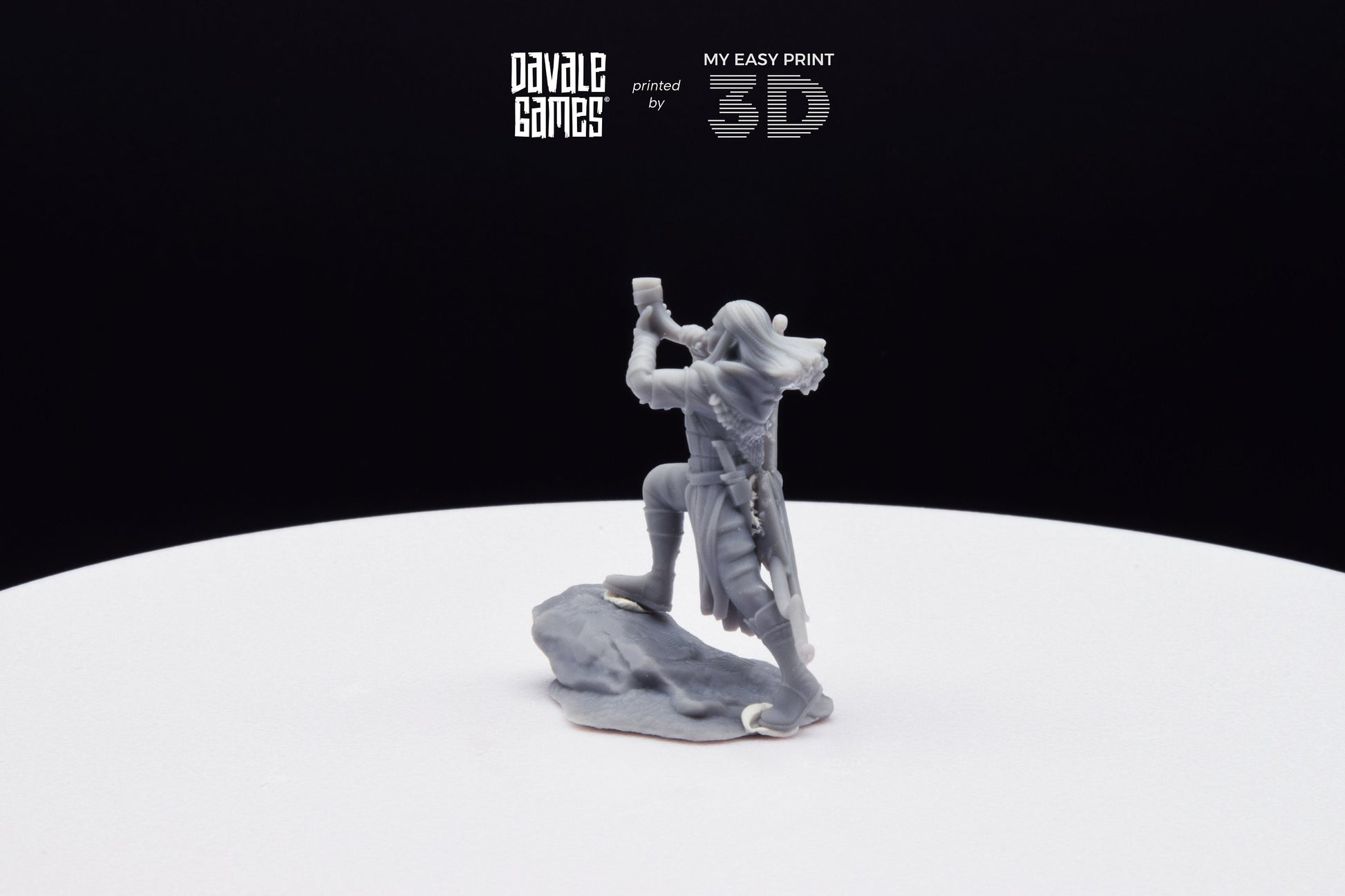 Wood Elf with Horn - Davale Games - 3D Printed with high quality resin for LOTR/D&D games