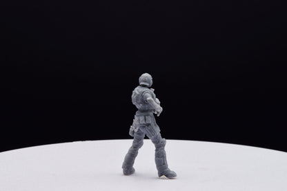 Gears Of War Lizzie Carmine Miniature - TheSTLSmith - 3D Printed with high quality resin for Skirmish/D&D games