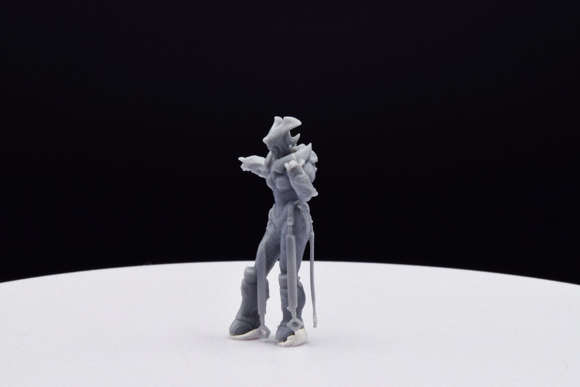 Gears Of War Queen Myrrah Armoured Ot Miniature - TheSTLSmith - 3D Printed with high quality resin for Skirmish/D&D games